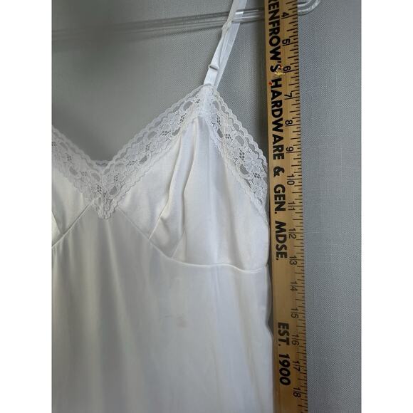 Vanity Fair Full Slip Women 38 Creamy White Lace Trim Nylon Blend Pin Up Work - Picture 6 of 11
